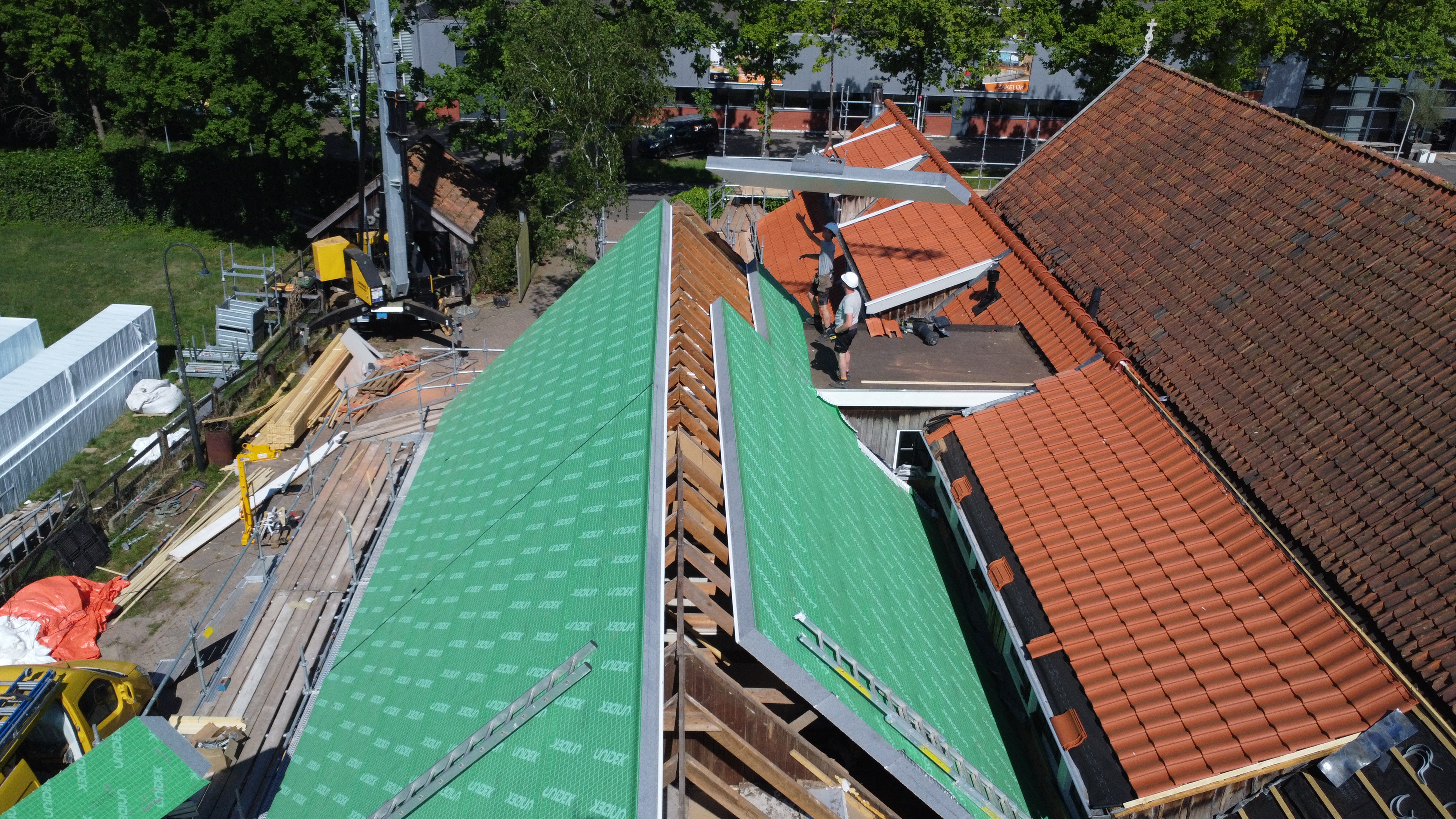 Restauratie en verduurzaming hellend dak en dakkapellen Weerselo fase 1 foto